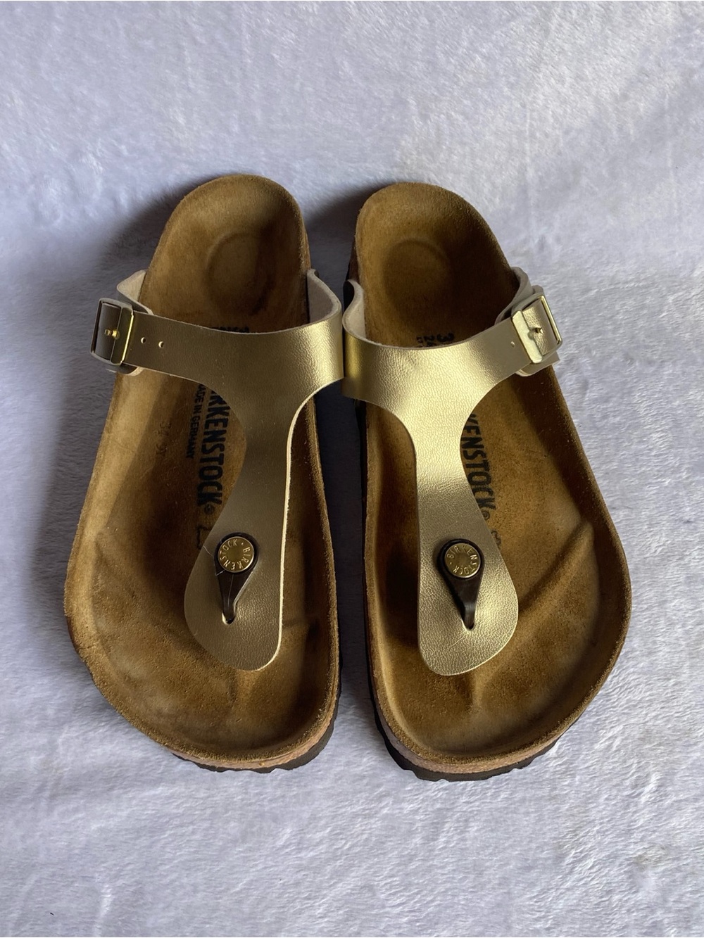 Birkenstock Gizeh Gold Leather Thong Sandals Women’s 38 US 7-7.5 - Picture 3 of 10